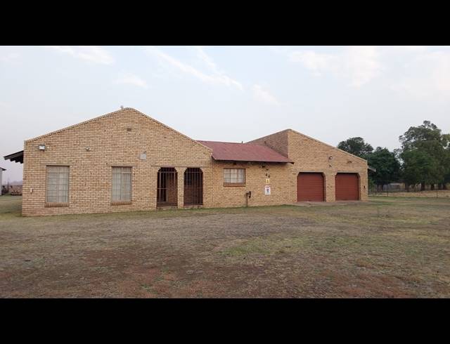4 BEDROOM HOUSE TO LET IN LAMONT PARK